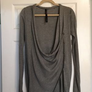 Scoop neck open gray cardigan with buttons